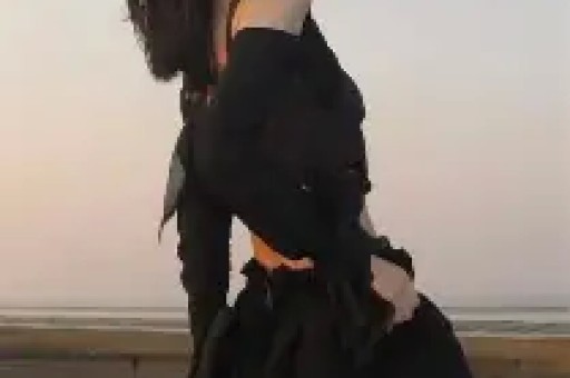 美顶流纯神演穿普拉达的女王2被删光！秀身体黑历史太多